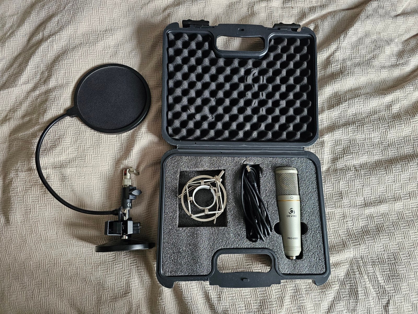 Devine USB 1 Microfoon Set met Popfilter en Shockmount, Ophalen, Zo goed als nieuw, Studiomicrofoon
