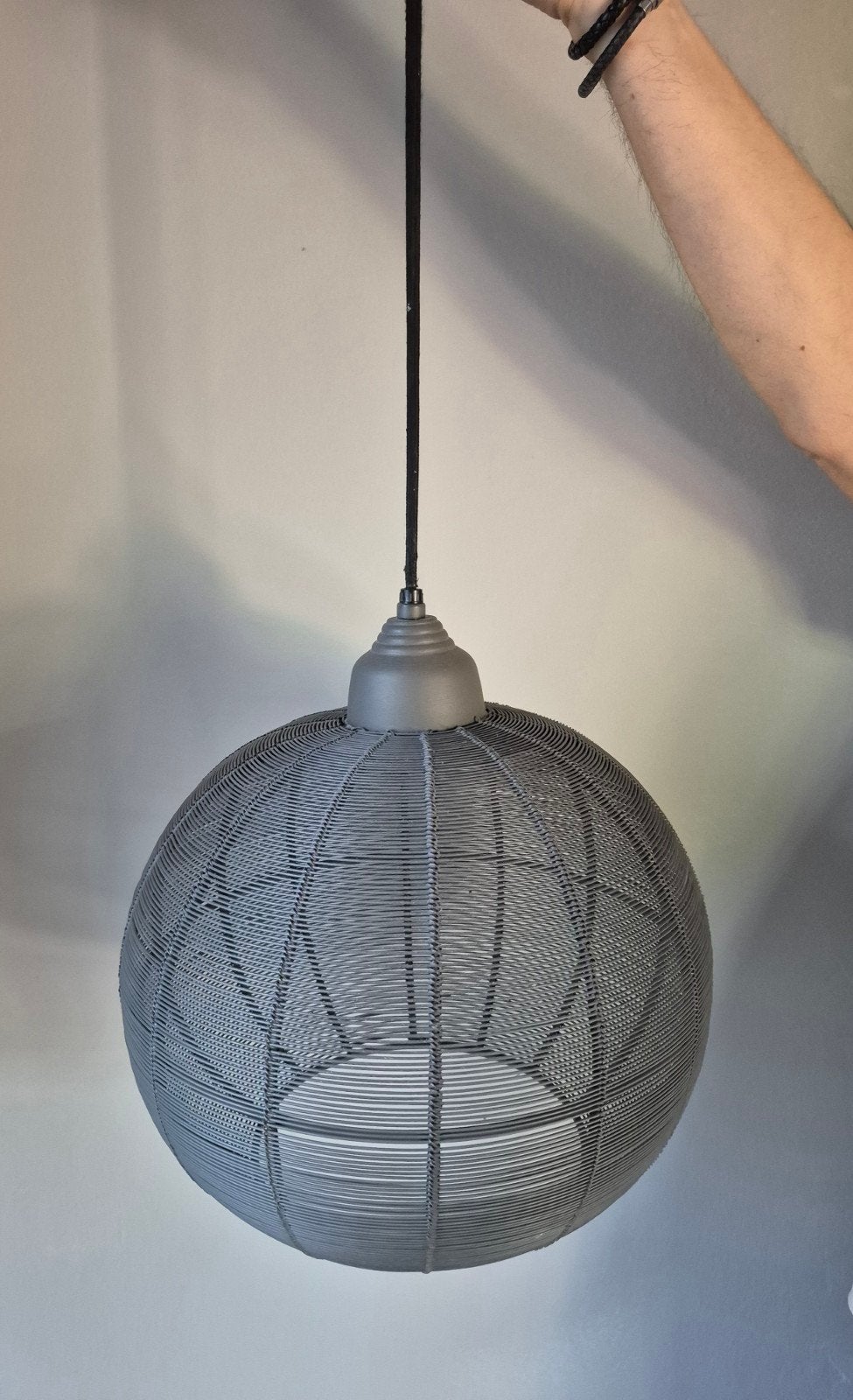 Zwarte draadstaal hanglamp - Ø 35cm, Huis en Inrichting, Lampen | Hanglampen, Gebruikt, Industrieel, Modern, Metaal, E27 (groot)
