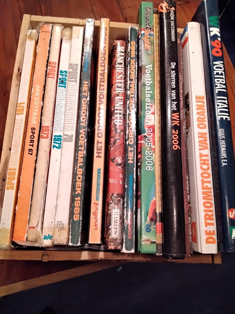 Oude voetbalboeken, Boeken, Partijen en Verzamelingen, Ophalen of Verzenden, Gelezen