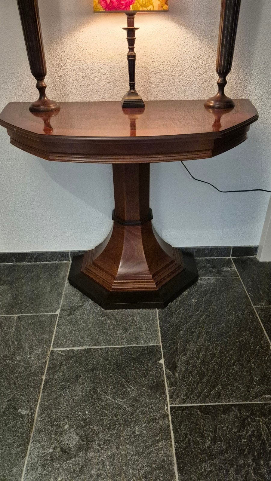 Klassieke bijzettafel met verborgen lade en solide voet, Ophalen, Gebruikt, Klassiek, 75 cm of meer