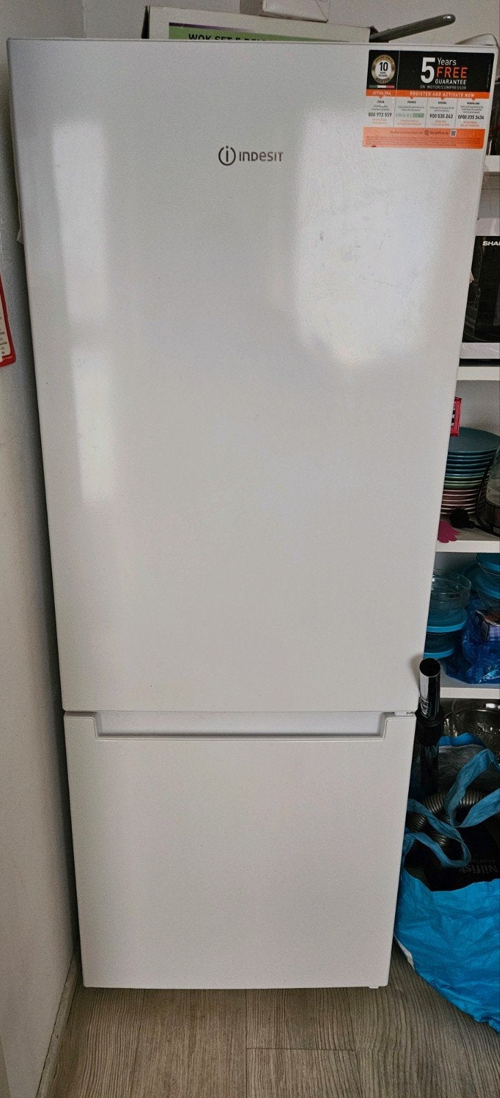 Indesit Koelkast met aparte vriezer, Ophalen, 150 tot 200 liter, Met aparte vriezer, 160 cm of meer