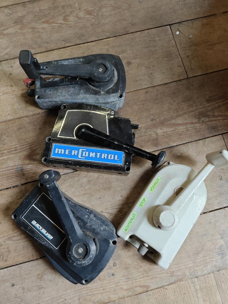 Diverse gashendels en schakelhendels voor buitenboordmotor, Ophalen of Verzenden, Gebruikt, Motor en Techniek