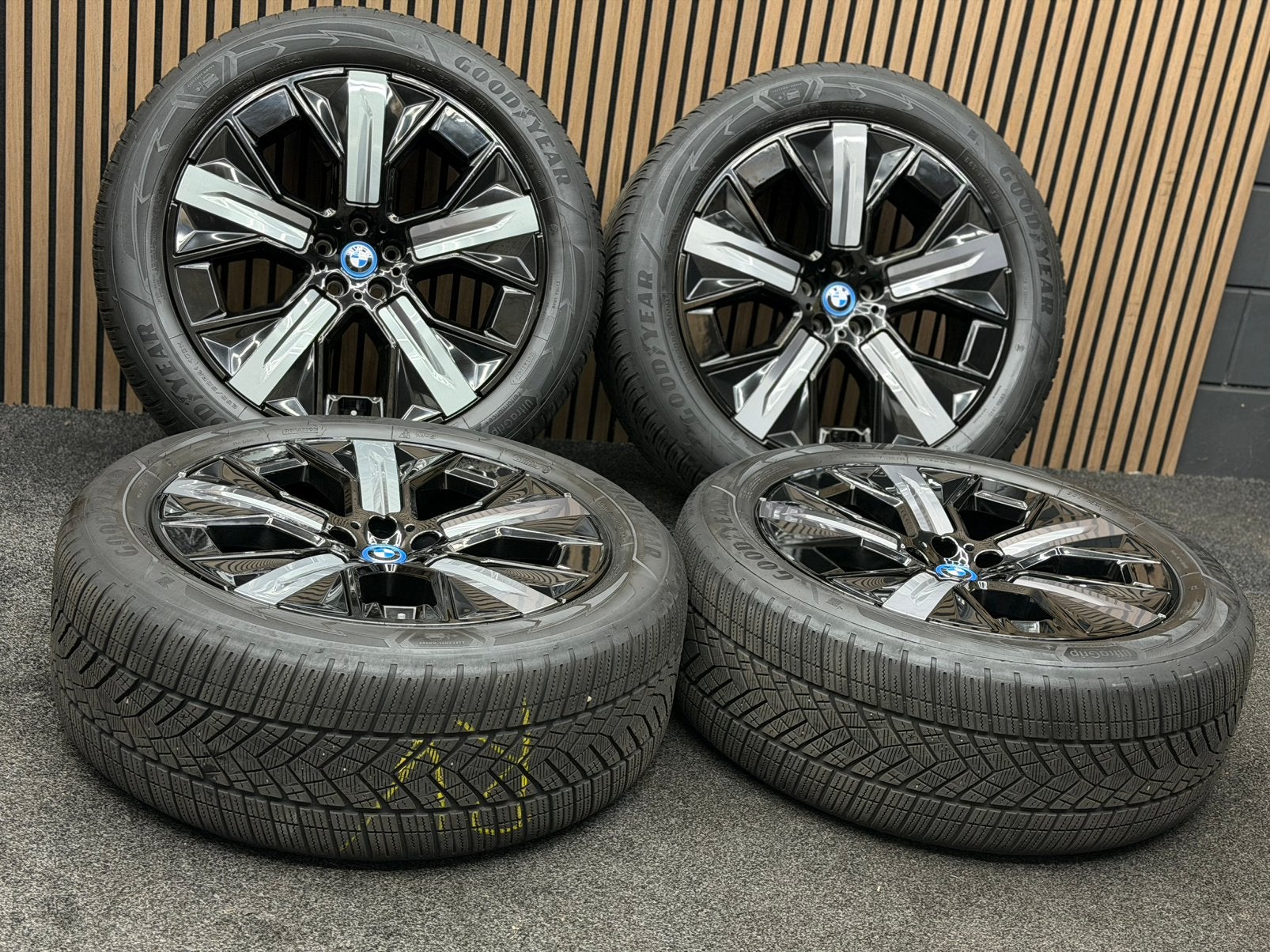 Originele 21 inch BMW iX I20 1012 5x112 ET36 255/50/21 TPMS, Auto-onderdelen, Ophalen, 255 mm, ., Banden en Velgen