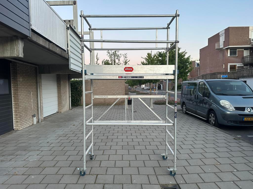 Altrex RS tower 3 kamer steiger + verhoging, Doe-het-zelf en Verbouw, Steigers, Ophalen, Zo goed als nieuw, Rolsteiger of Kamersteiger