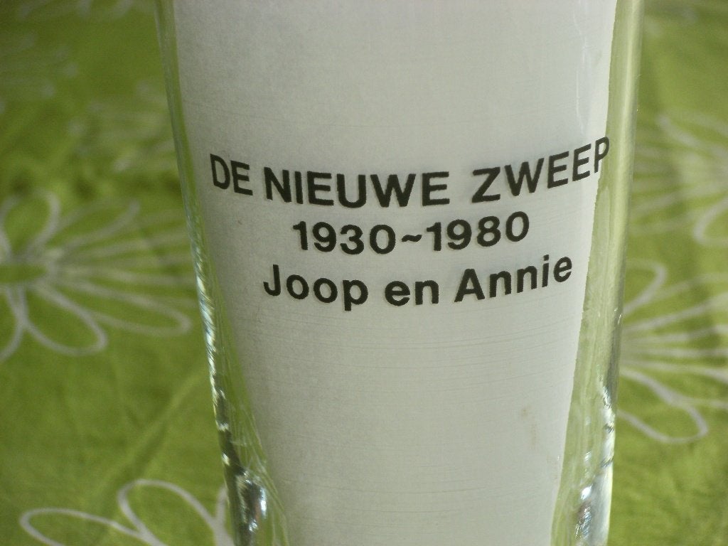 Dubbeldruk Amstel - De nieuwe zweep 1930-1980 Joop en Annie, Ophalen of Verzenden, Zo goed als nieuw, Glas of Glazen, Amstel