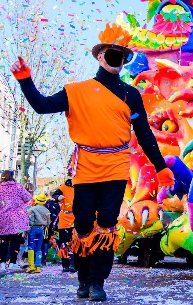 37x Oranje / paars gestreept + bloem loopgroep carnaval, Ophalen of Verzenden, Zo goed als nieuw, Overige maten