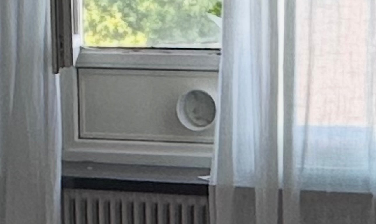 Zelfgemaakte raaminzet met klep voor mobiele airco., Ophalen, Zo goed als nieuw, Kunststof