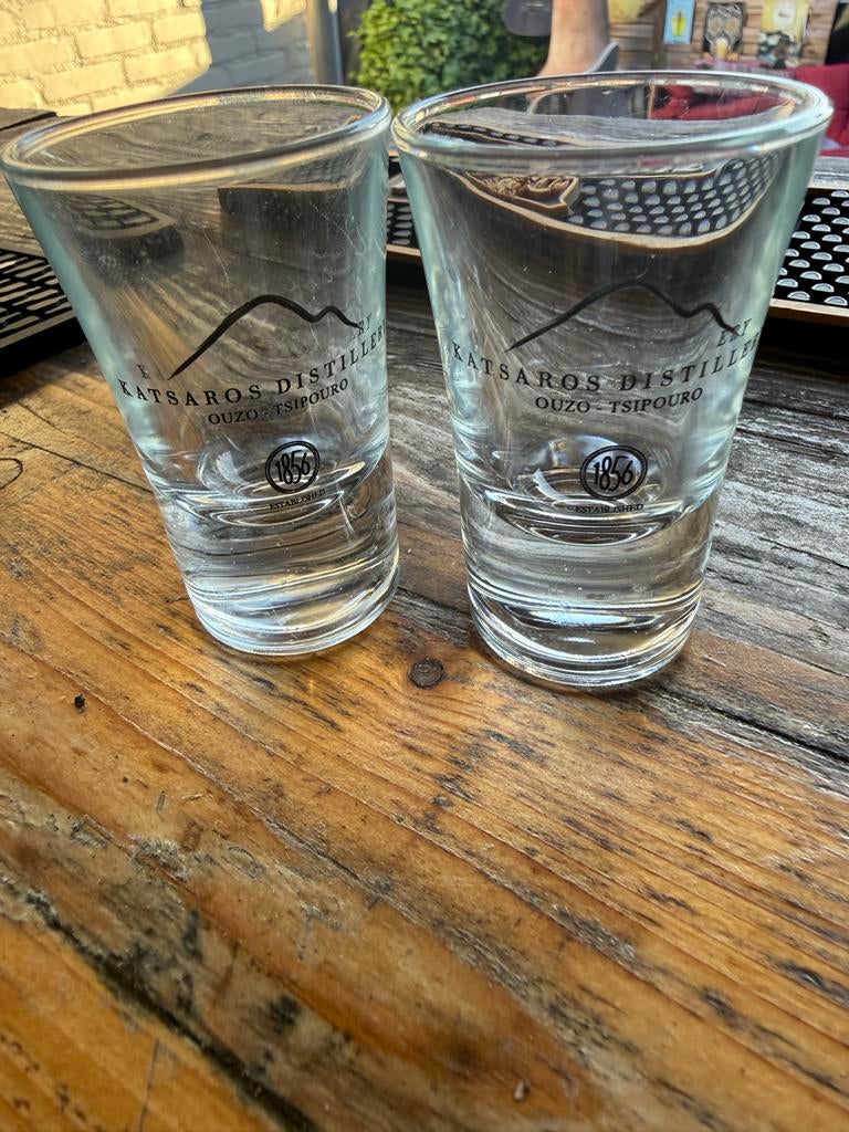 2 originele Ouzo glaasjes van Katsaros distilleerderij, Ophalen of Verzenden, Zo goed als nieuw