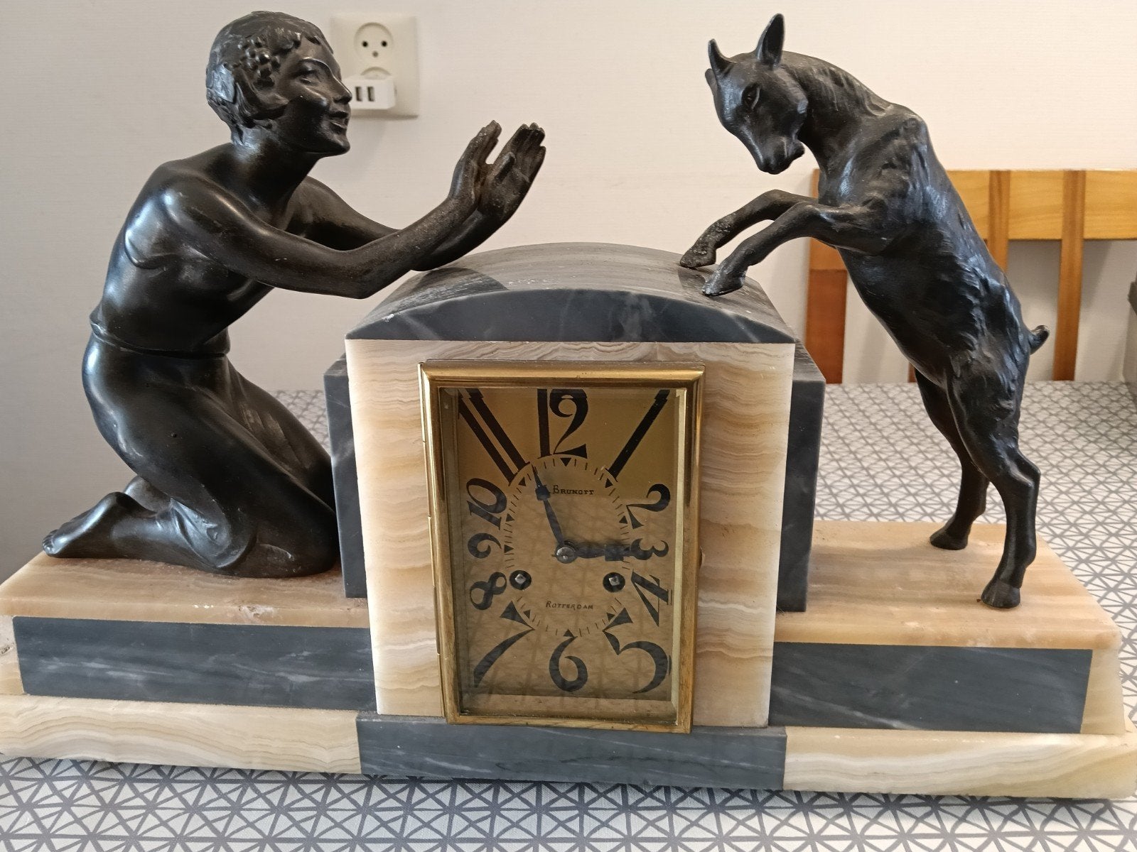 Art Deco marmeren klok met bel slagwerk., Ophalen