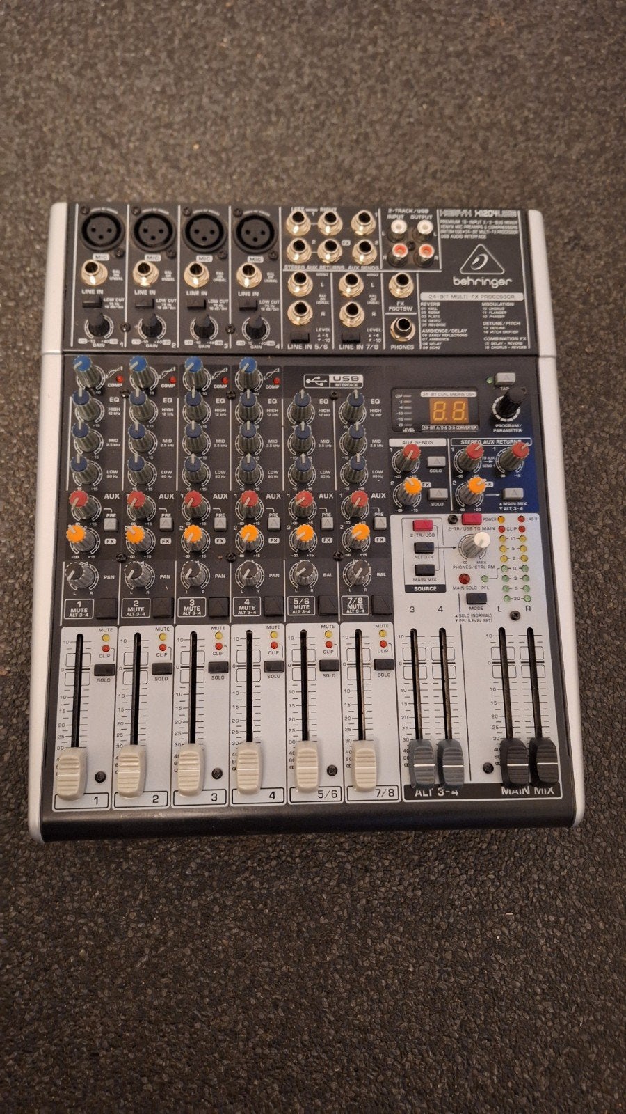 Behringer Xenyx X1204USB Mixer - Zo goed als nieuw, Muziek en Instrumenten, Ophalen of Verzenden, Zo goed als nieuw