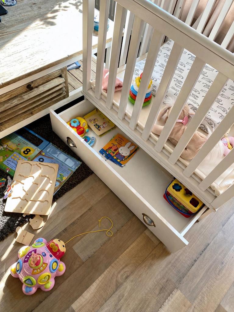 Gratis witte kinderbox met schuiflade (gereserveerd), Huizen en Kamers, Kamers te huur
