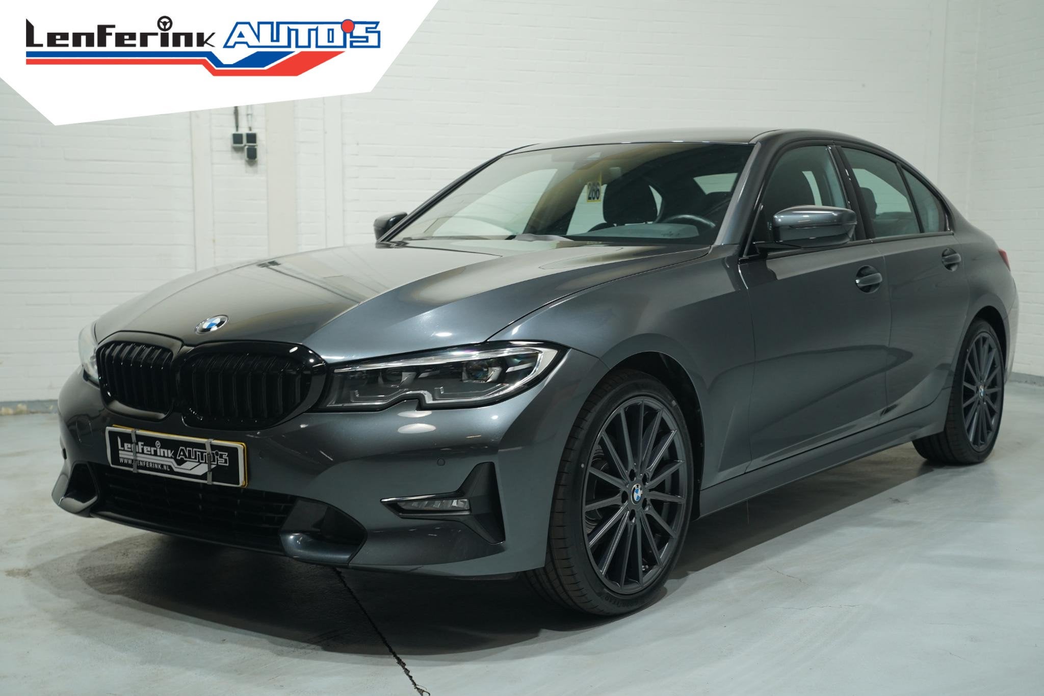 BMW 3-serie 320i Sport Line Led koplampen Apple Carplay Lede