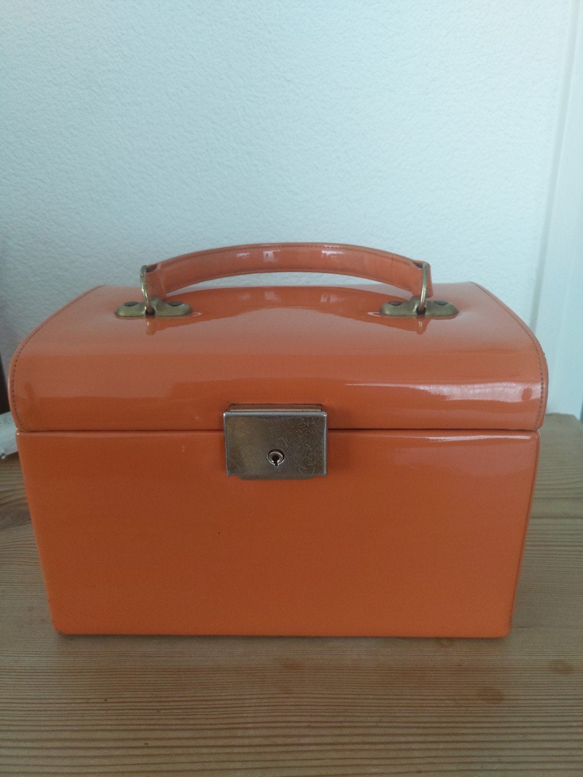 Vintage oranje beauty case met spiegeltje en sleuteltjel, Gebruikt, Met slot, Oranje, Ophalen of Verzenden