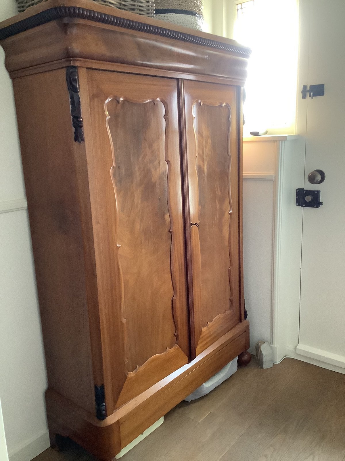 Antieke houten biedermeier kast, Ophalen