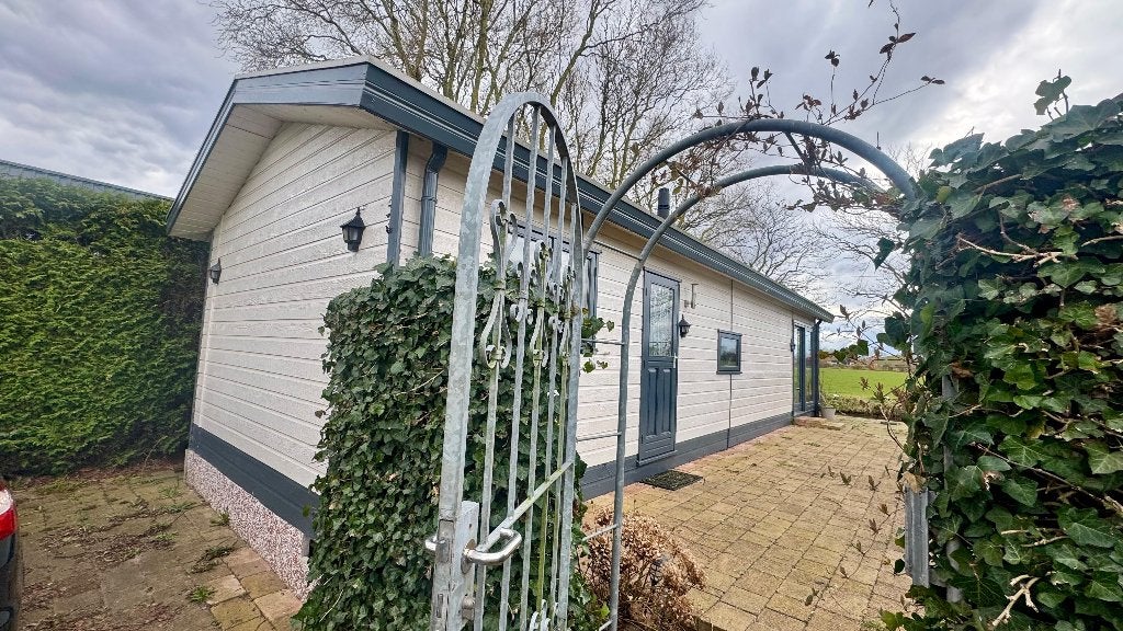 Verhuurde recreatiewoning op eigen grond aan het water, Gelderland, 2 slaapkamers, Verkoop zonder makelaar, Chalet