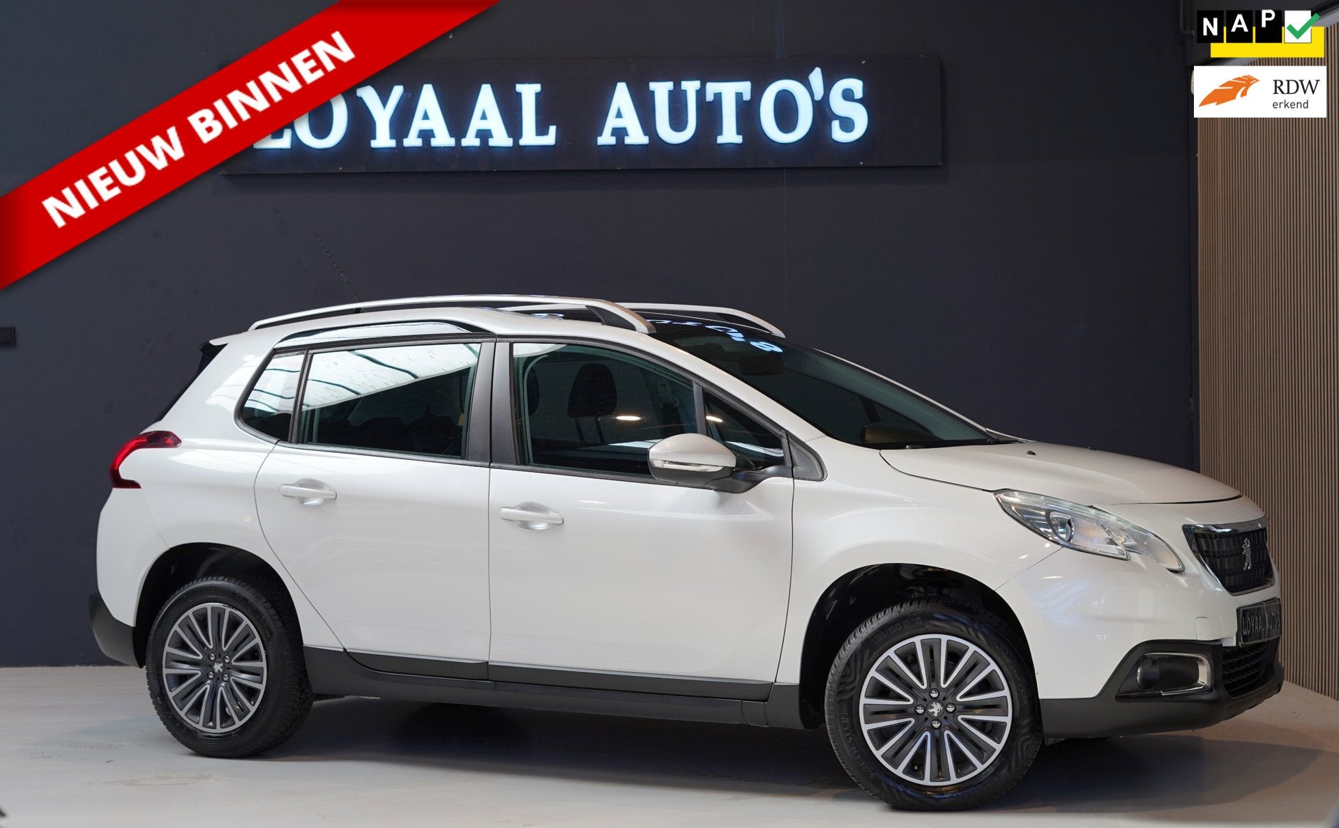 Peugeot 2008 1.2 PureTech Blue Lion | NAVI | GLAZEN-DAK | AI, Voorwielaandrijving, Stof, Euro 6, Bedrijf