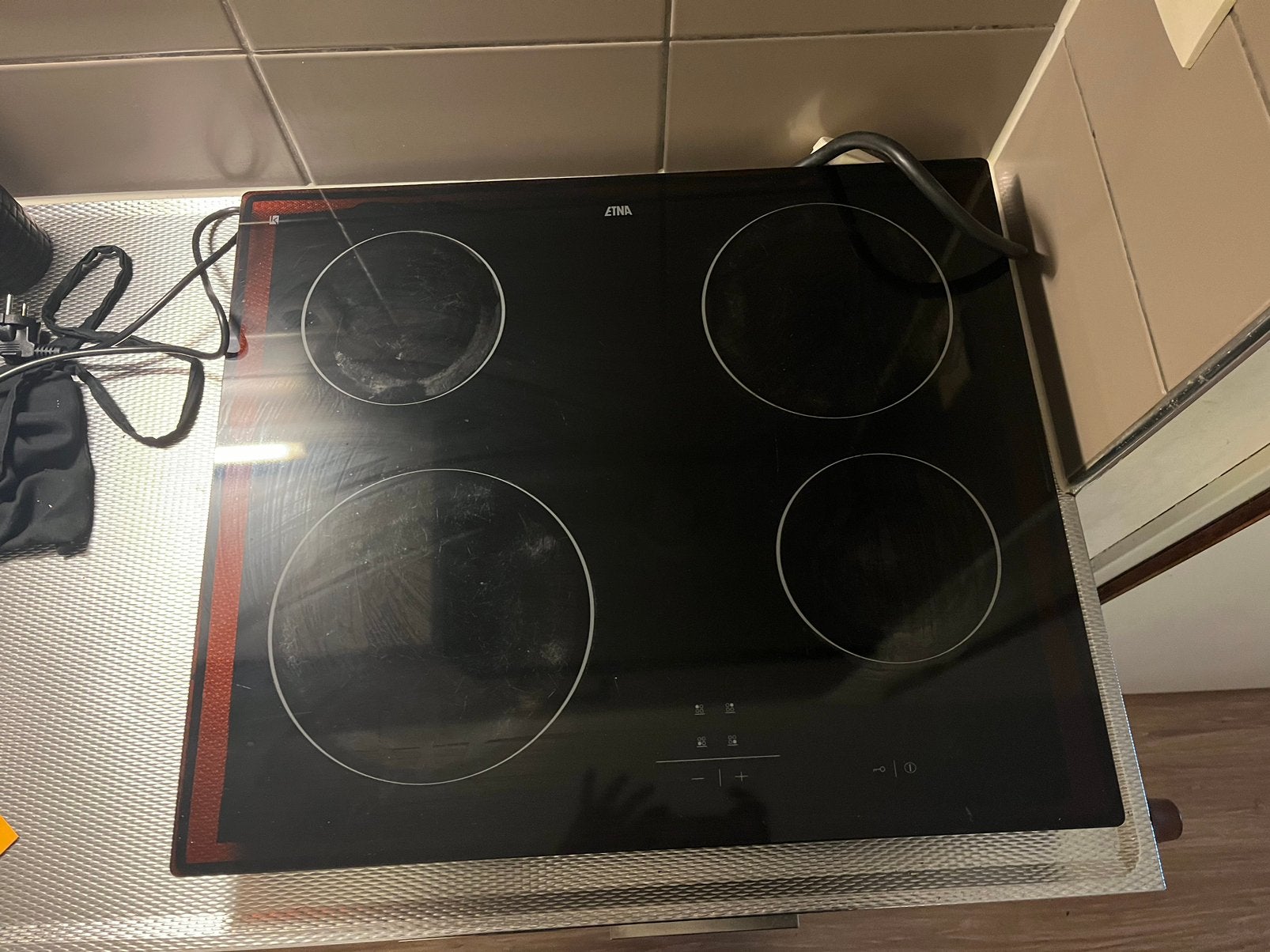 ETNA keramische kookplaat 4-pits, Gebruikt, Inductie, Vrijstaand, 4 kookzones