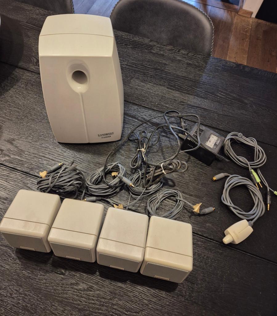 Te koop CREATIVE computer surround sound systeem met extra b, Ophalen, Gebruikt