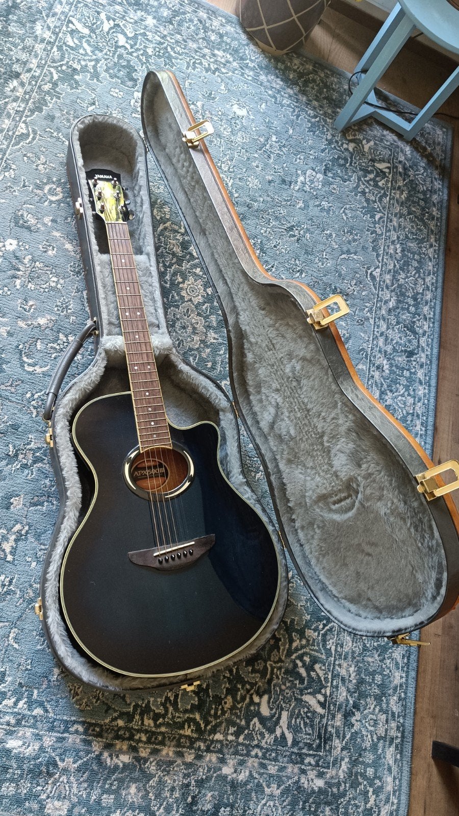 Yamaha APX500III blauwe semi-akoestische gitaar met koffer, Muziek en Instrumenten, Snaarinstrumenten | Gitaren | Akoestisch, Ophalen