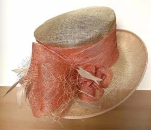 Kangol hoed koraal maat 56, Kleding | Dames, Ophalen of Verzenden, Zo goed als nieuw, 56 of 57 cm (M, 7 of 7⅛ inch), Hoed