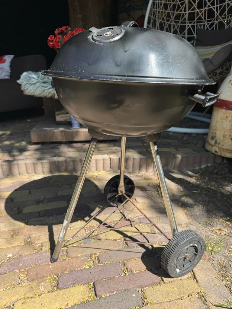 Barbecue voor kolen of briketten, Ophalen, Zo goed als nieuw