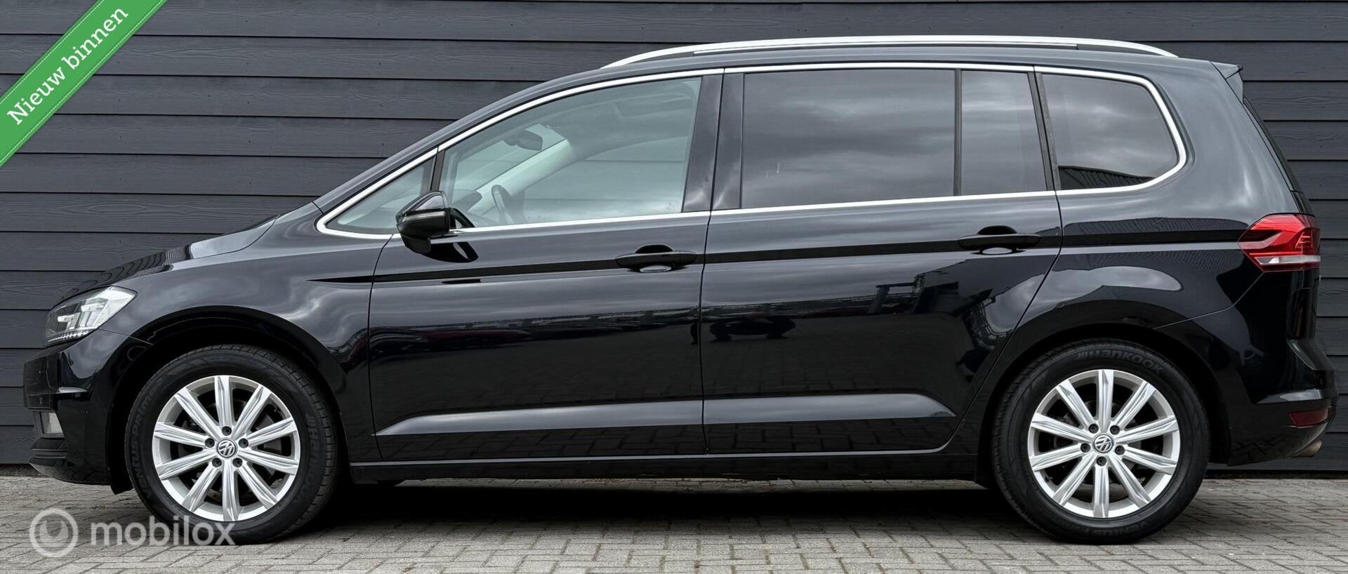 Volkswagen Touran 1.4 TSI DSG Highline Pano.dak/Trekhaak/Cam, Auto's, Volkswagen, Gebruikt, Euro 6, 4 cilinders, Zwart