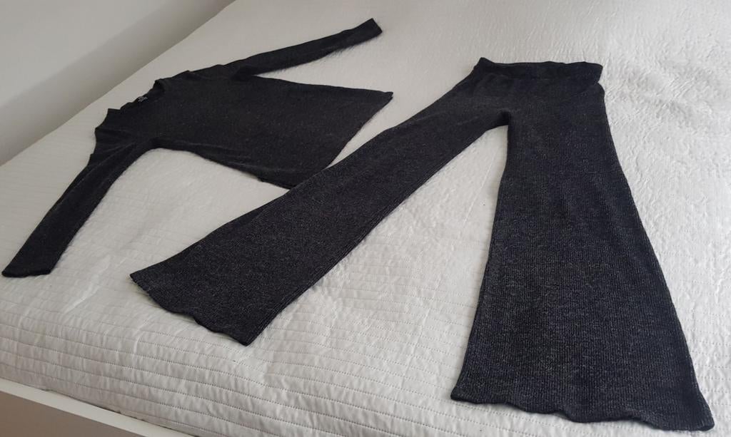 Setje flared broek trui maat xs kerst maat xs grijs bershka, Bershka, Verzenden, Zo goed als nieuw