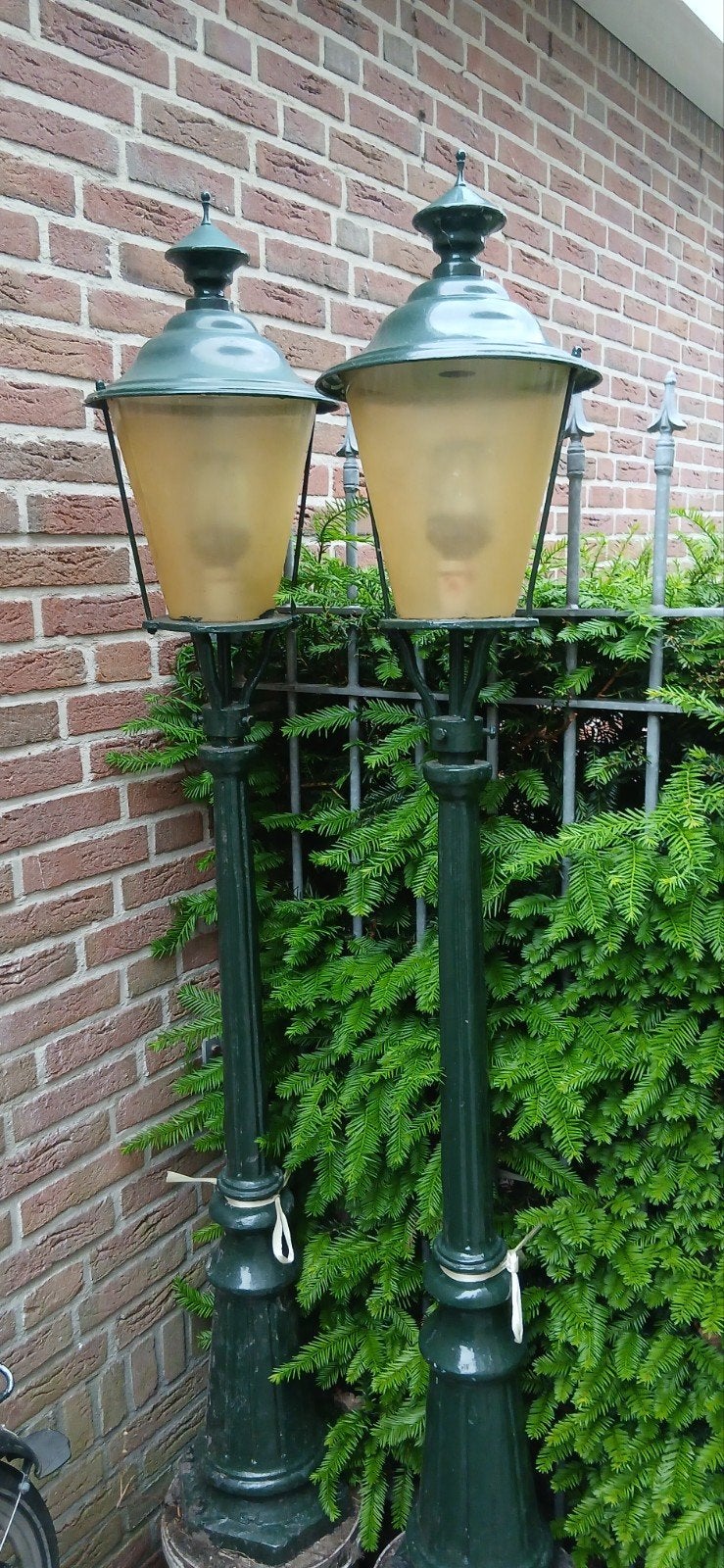 Tuin lantaarn paal gietijzer, Tuin en Terras, Gebruikt, Staande lamp, Ophalen of Verzenden, Netvoeding