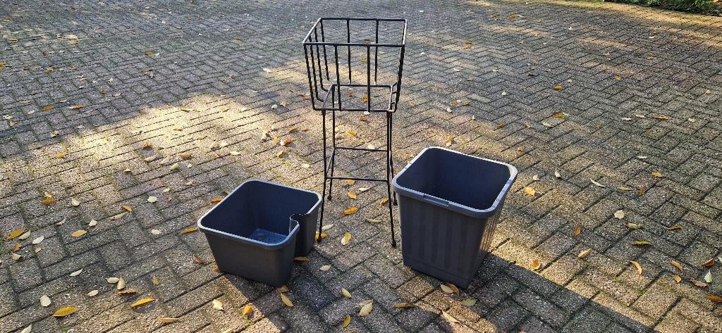 6 plantenbakken op  standaard, 25 euro per set., Ophalen, Kunststof, Gebruikt, Vierkant