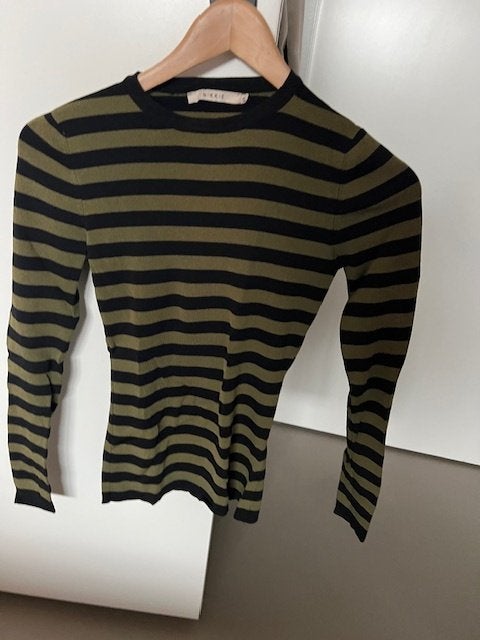 Zwart/groene jolie top van Nikkie, maat 34, Kleding | Dames, Verzenden, Zwart, Zo goed als nieuw, Zonder mouw