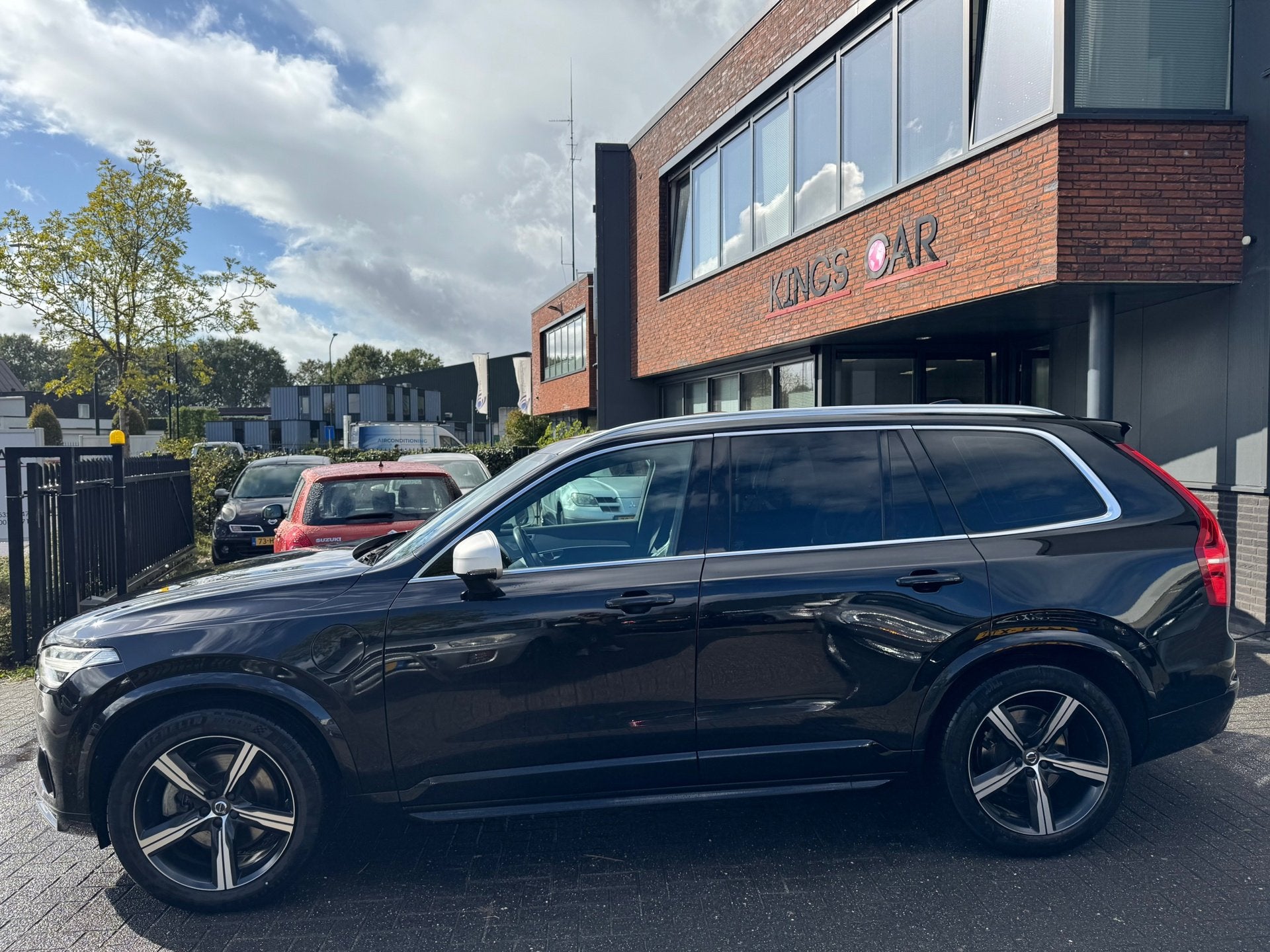 Volvo XC90 2.0 T8 7 PERS R DESIGN PANO 360 HEADUP TREKHAAK B, Dealer onderhouden, Gebruikt, 1969 cc, 7 stoelen