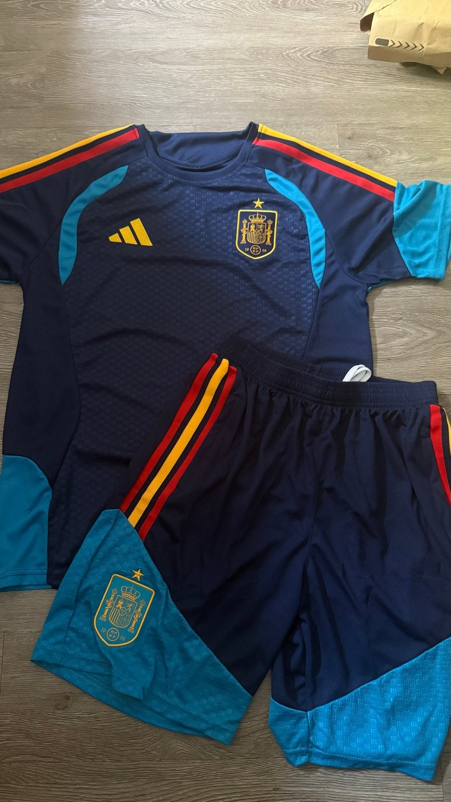 Spanje Trainingspak WK26 - Maat L, Maat L, Ophalen of Verzenden, Nieuw, Trainingspak