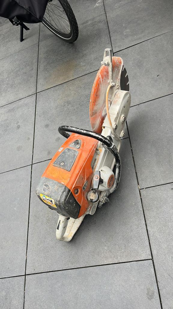 Goedwerkende Stihl TS700 bandenzaag met diamantschijf, Doe-het-zelf en Verbouw, Gereedschap | Zaagmachines, Ophalen, Gebruikt