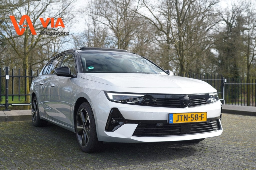 Opel Astra Sports Tourer 1.2 Turbo GS Line | Pano | Camera |, Auto's, Voorwielaandrijving, Gebruikt, Zwart, Handgeschakeld