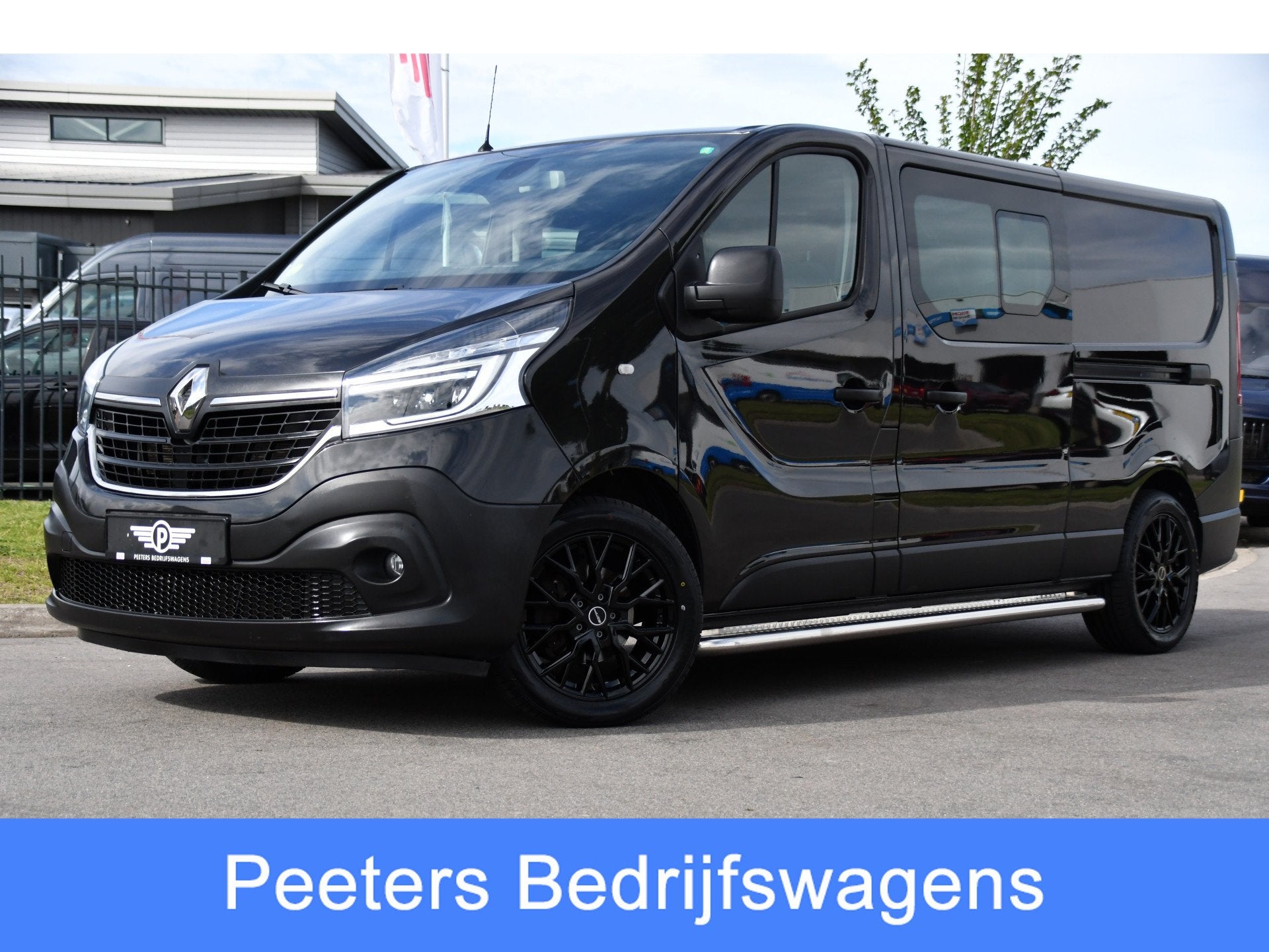 Renault Trafic 2.0 dCi 145 T29 L2H1 DC Black Edition Camera,, Auto's, 145 pk, Stof, Gebruikt, Euro 6
