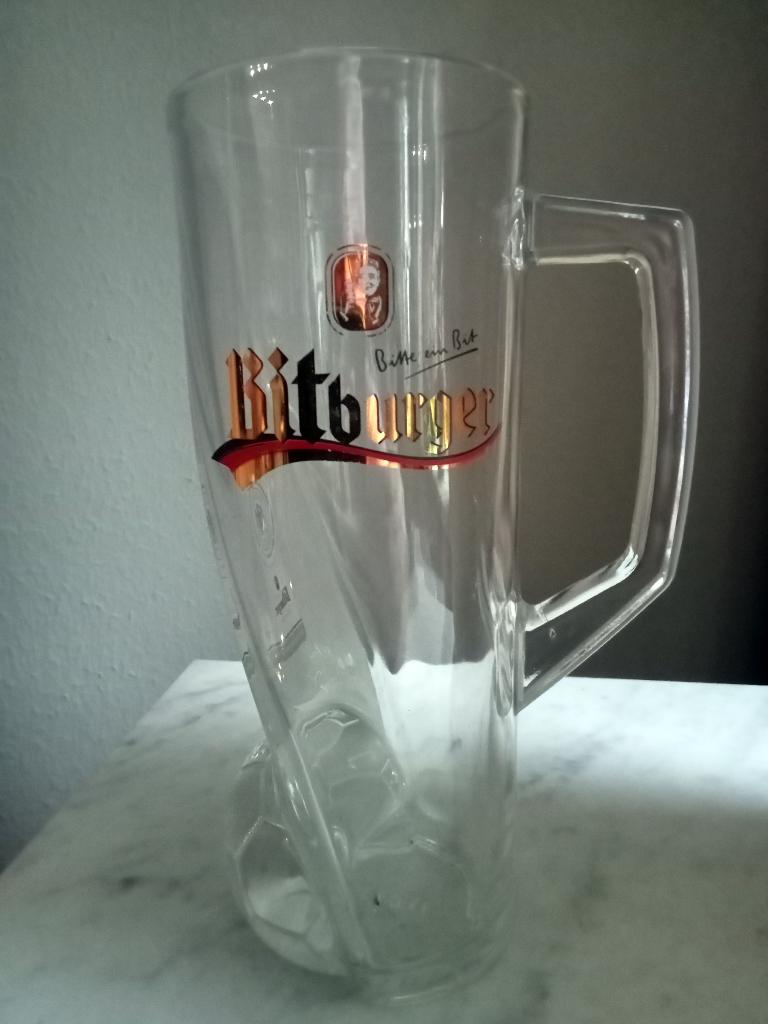Bitburger Biermok met handvat met DFB logo, Verzamelen, Biermerken, Glas of Glazen, Overige merken, Ophalen of Verzenden