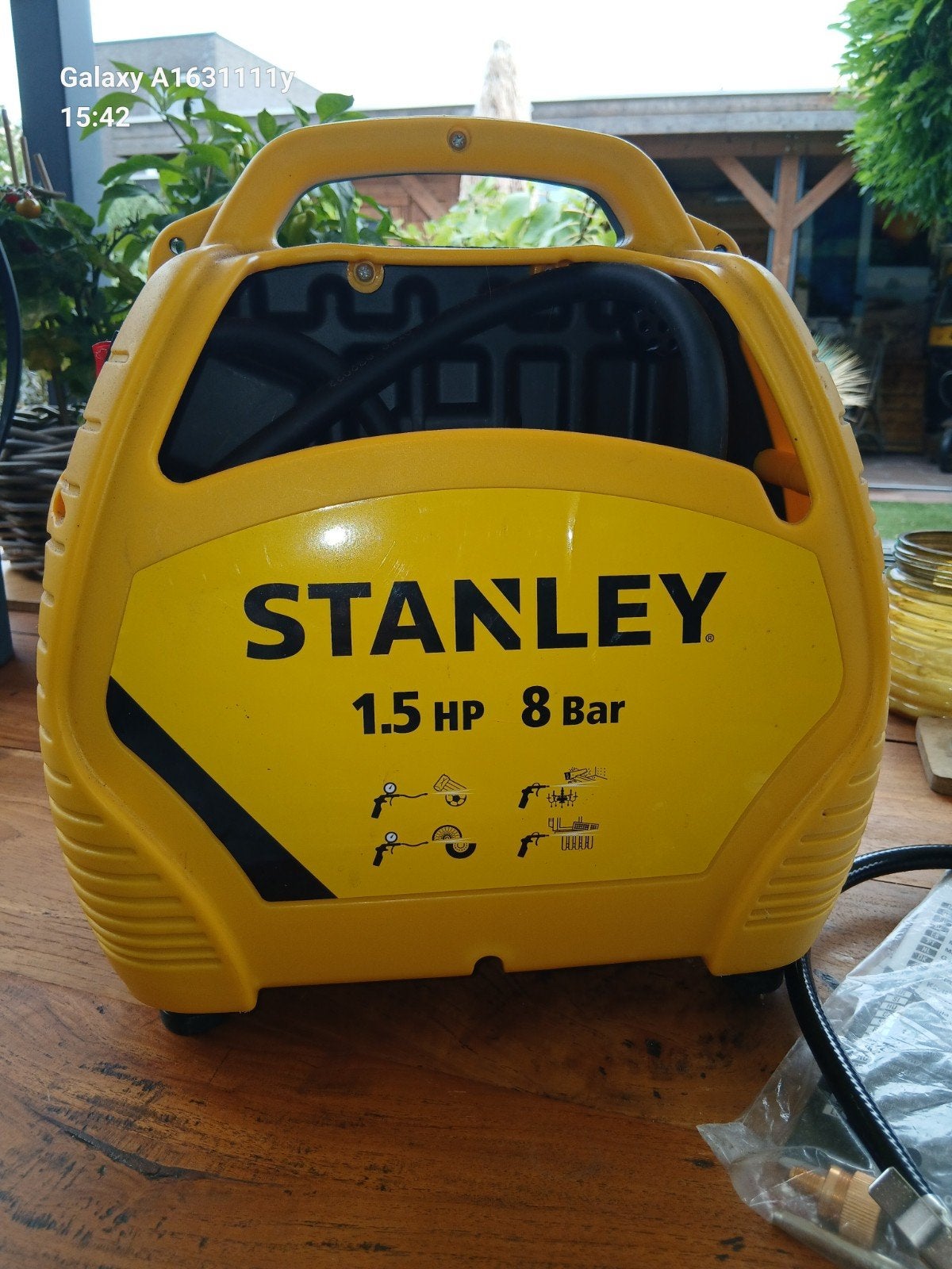 Stanley draagbare compressor 1x gebruikt, Minder dan 25 liter, Ophalen of Verzenden, Zo goed als nieuw, Minder dan 200 liter/min