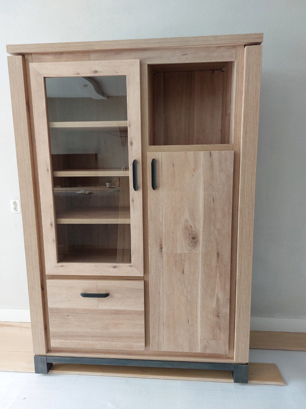 Lamulux kast ( kleur oude eik), Ophalen, Glas, Met deur(en), 100 tot 150 cm