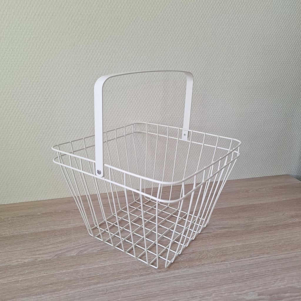 Preloved metalen witte mand draadmand 26x26x17,5 cm., Huis en Inrichting, Overige materialen, Mand, Vierkant, Ophalen of Verzenden