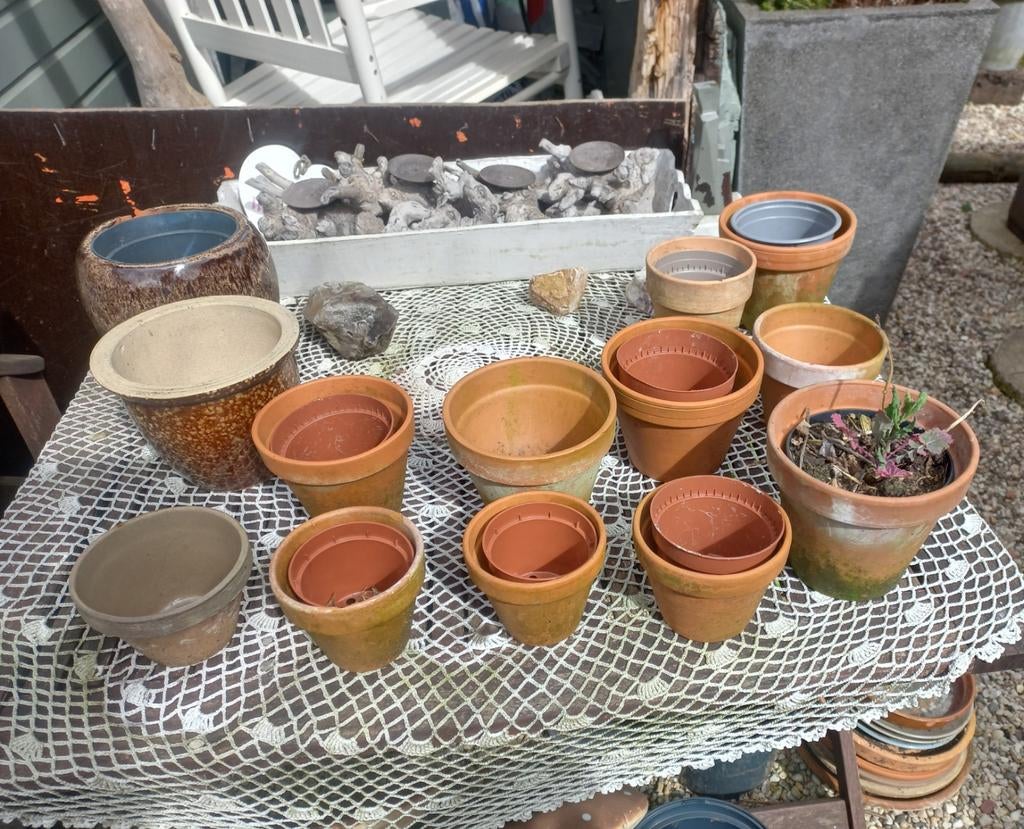 25 verschillende Ongeglazuurde terracotta potjes en schalen, Tuin en Terras, Bloempotten, Ophalen, Rond, Minder dan 25 cm, Minder dan 40 cm