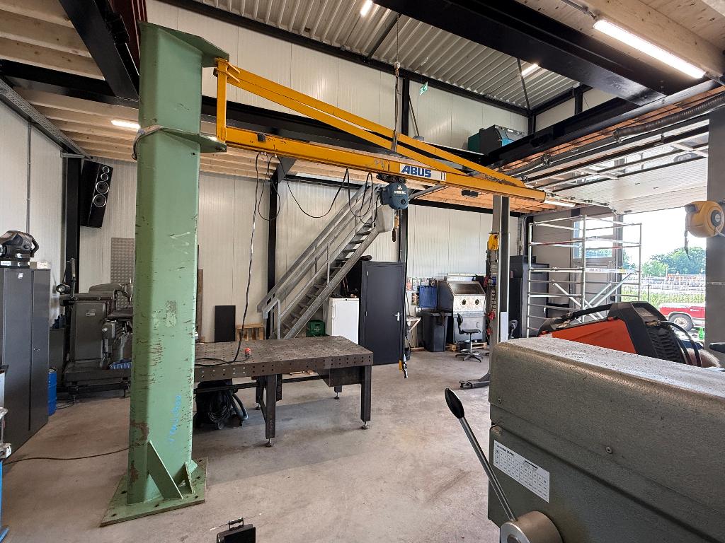 Abus 1000kg kolomzwenkkraan 5m + Demag kettingtakel 1000kg, Ophalen, Gebruikt, Elektrisch