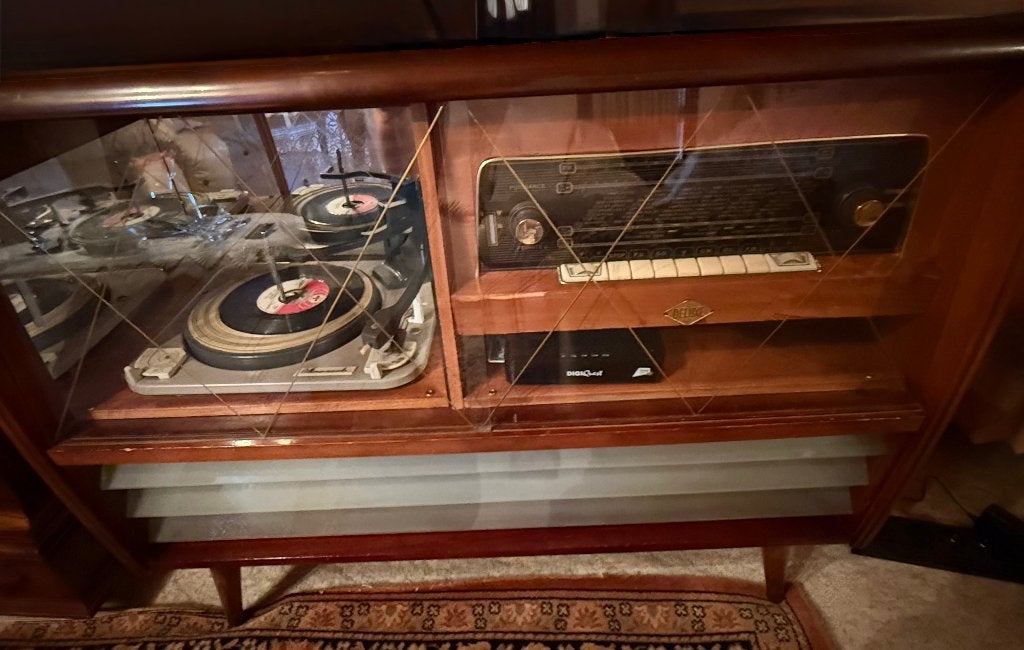 retro platendraaier + radio ingebouwd, Ophalen, Zo goed als nieuw, Platenspeler, Overige merken