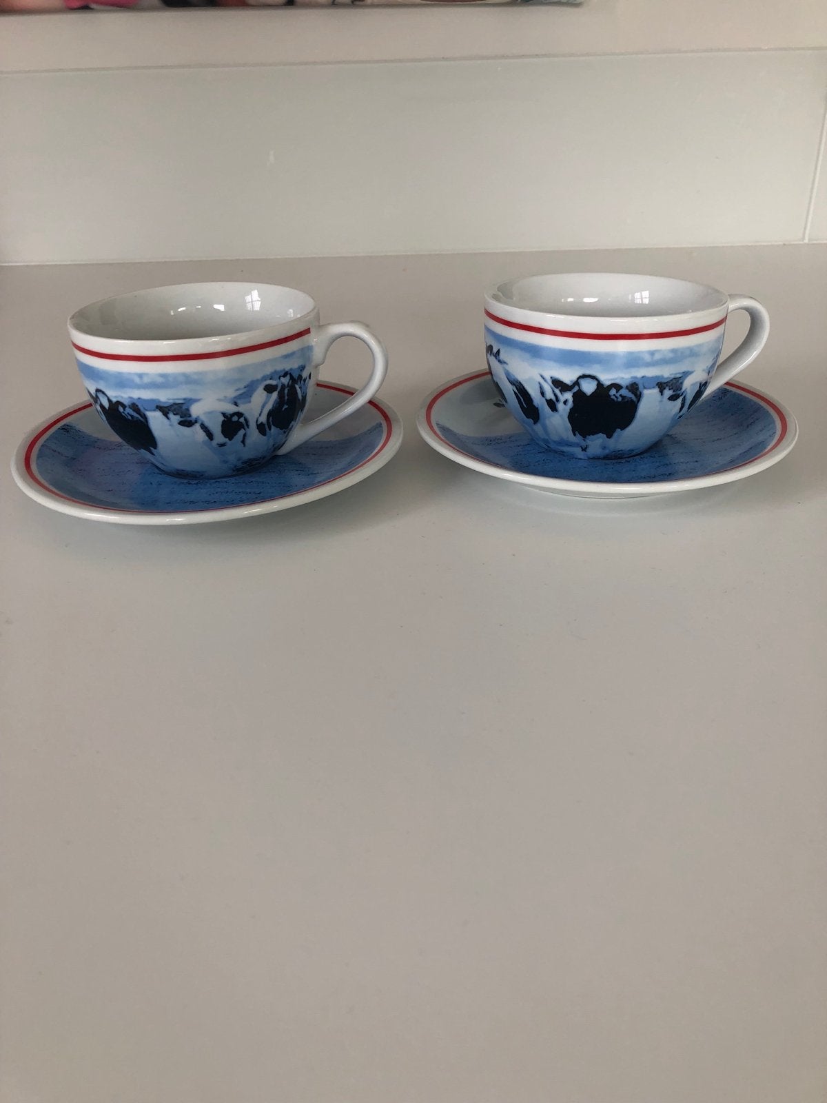 2 Hollandse kop en schotels met koeienprint, Huis en Inrichting, Keuken | Servies, Keramiek, Ophalen of Verzenden, Zo goed als nieuw