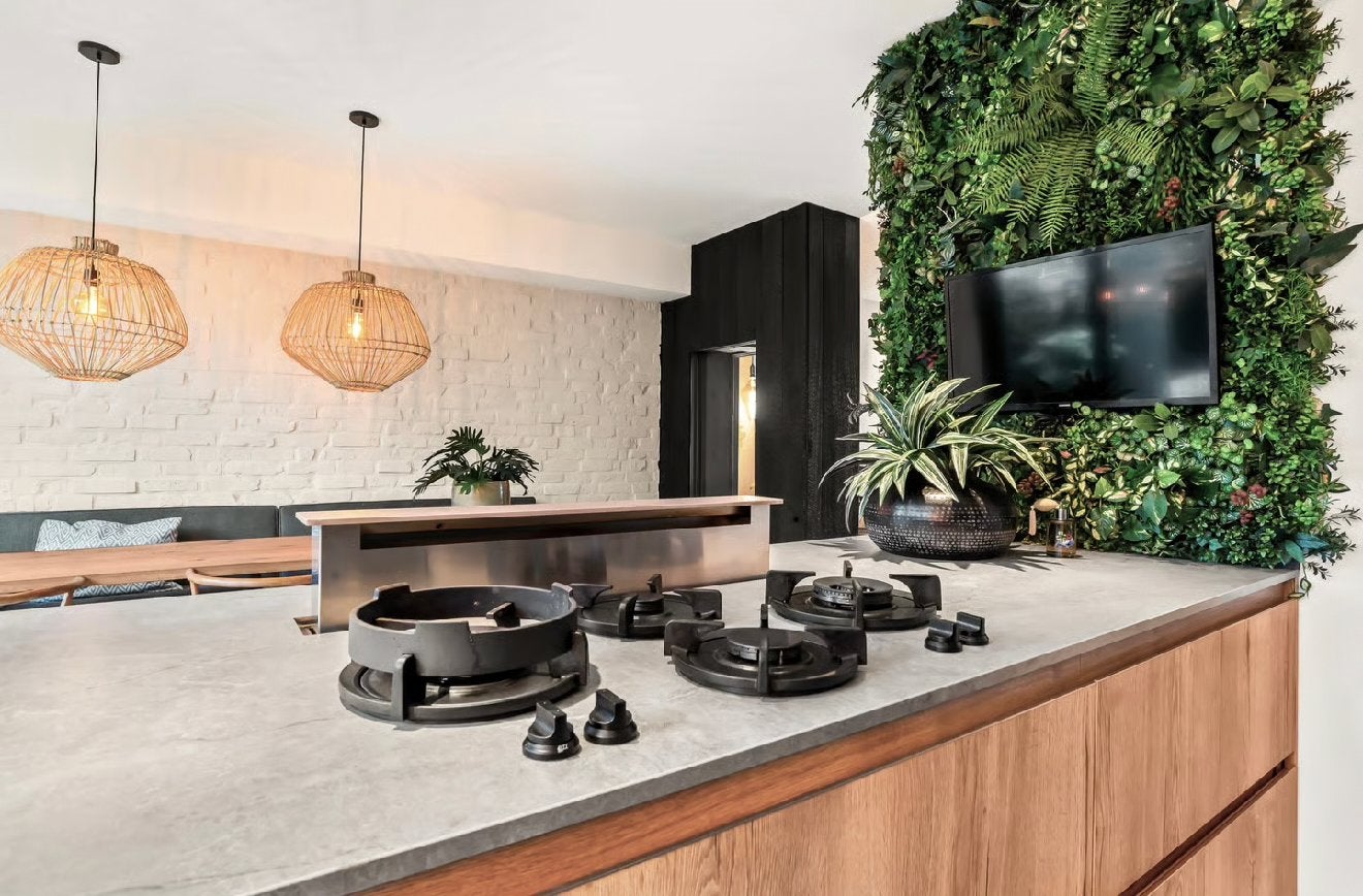 Moderne keuken met kookeiland en inbouwapparatuur, Ophalen, Gebruikt, 4 kookzones, Gas