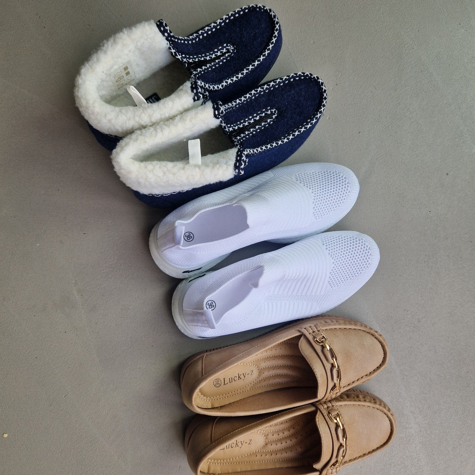Diverse schoenen: pantoffels, sneakers en instappers, Ophalen, Blauw, Nieuw, Pantoffels of Sloffen