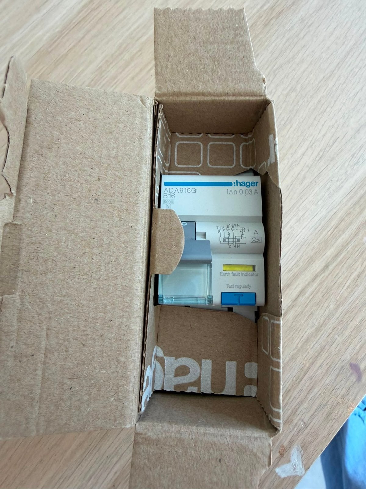 Hager Aardlekschakelaar ADA916G B16 Nieuw in Doos, Ophalen of Verzenden, Nieuw, Hager, Aardlekschakelaar