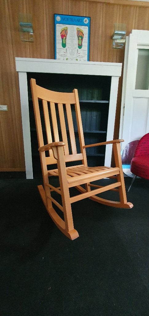 Mooie houten schommelstoel, in goede staat, Ophalen, Bruin, Zo goed als nieuw, Modern/klassiek