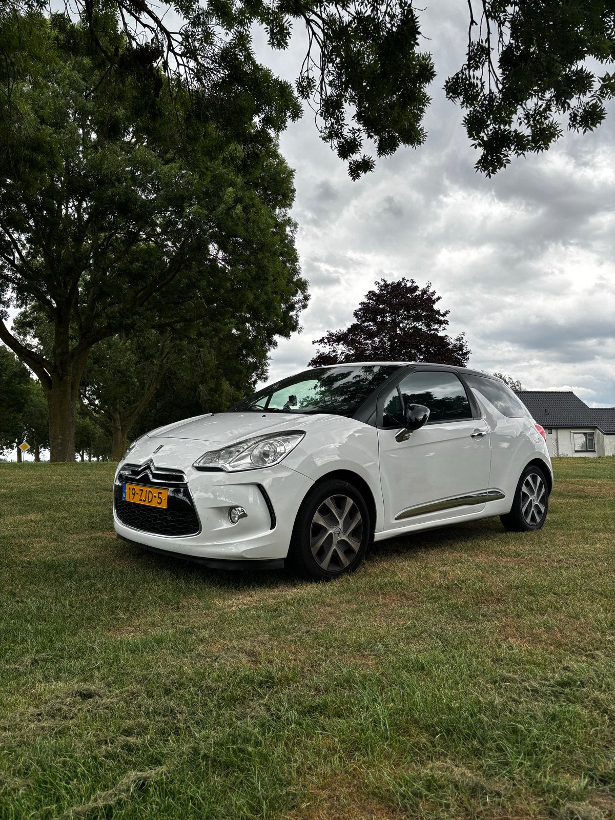 Citroën DS3 1.2 VTI 2012 Wit, Auto's, Citroën, Voorwielaandrijving, Stof, 40 €/maand, Zwart