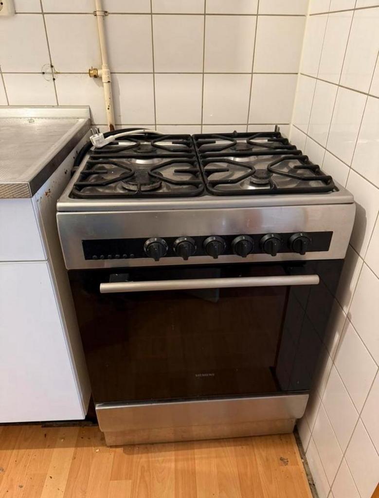 Fornuis Siemens, Ophalen, 4 kookzones, Zo goed als nieuw, Gas