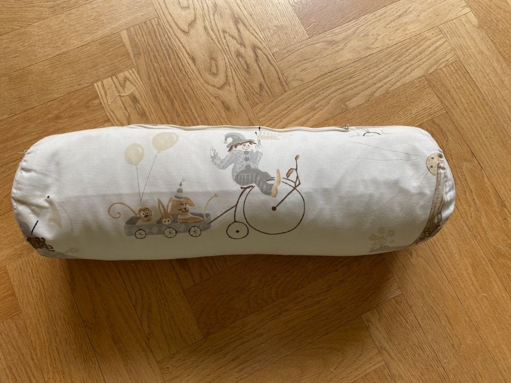 Rolkussen 55 x 15 cm met Irisette veren vulling, Overige merken, Gebruikt, Beige, Inclusief binnenkussen